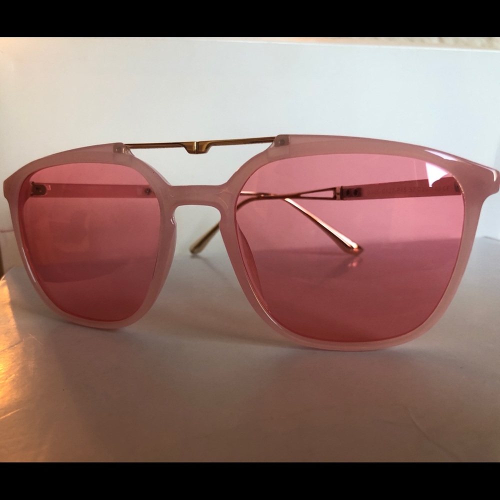 Aviator sunglasses: Pink lense